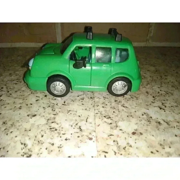 Chevron Cars 1996 Wendy Wagon No 2 Green Car Collectible Toy Station Wagon - Picture 6 of 7